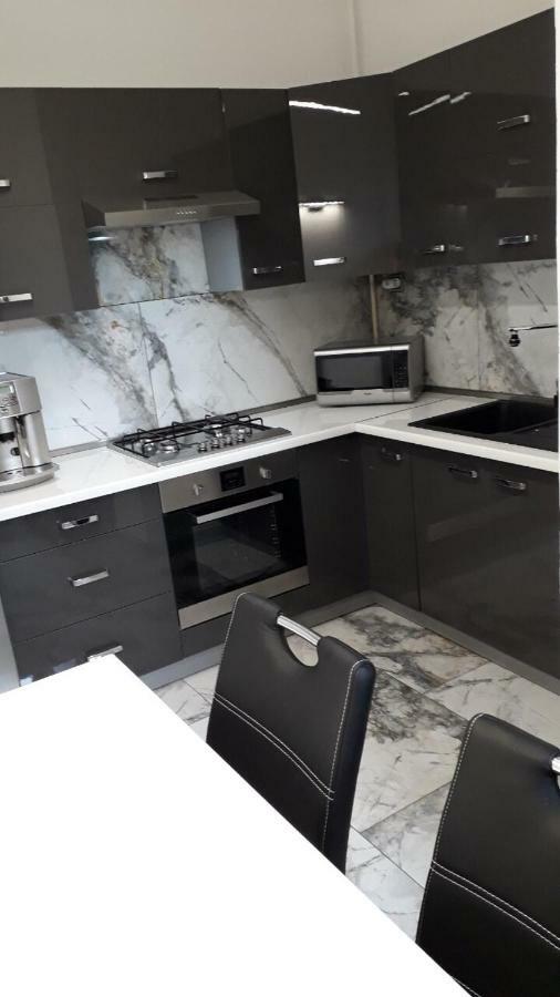Monar City Center Apartment Free Parking Kosice Ngoại thất bức ảnh